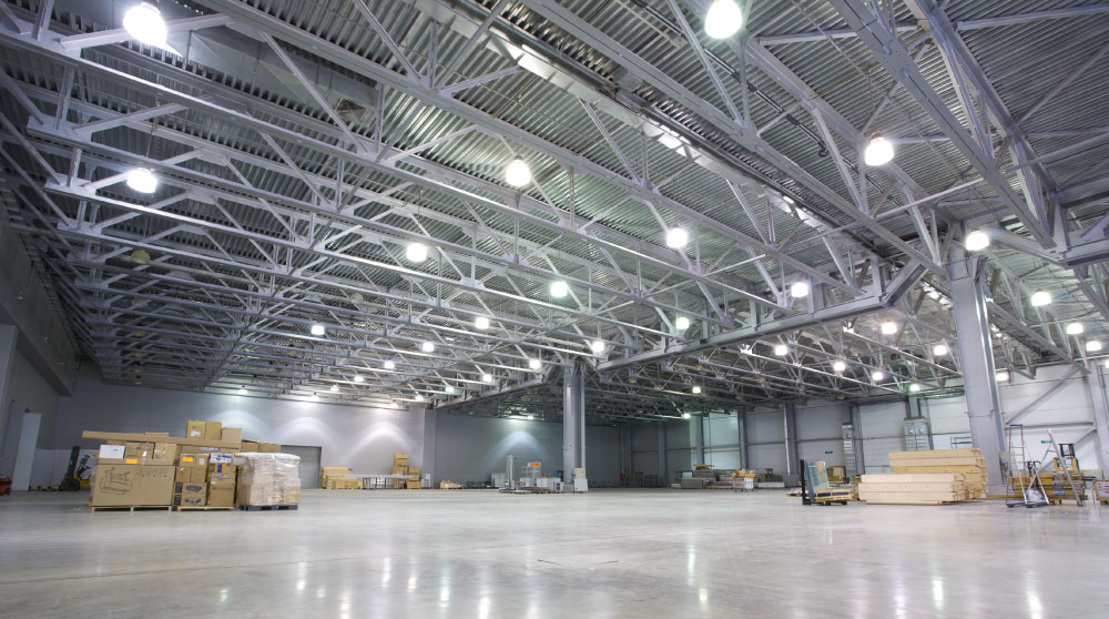 proyectos de iluminación LED en instalaciones industriales, Reflectores e Iluminación Industrial para ahorrar energía